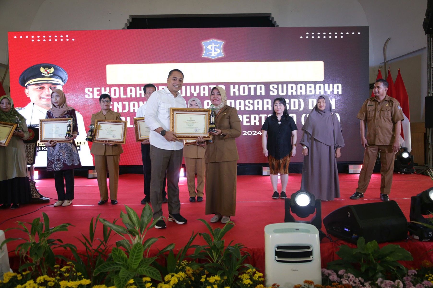 65 Sekolah di Surabaya Terima Penghargaan Adiwiyata Tingkat Kota