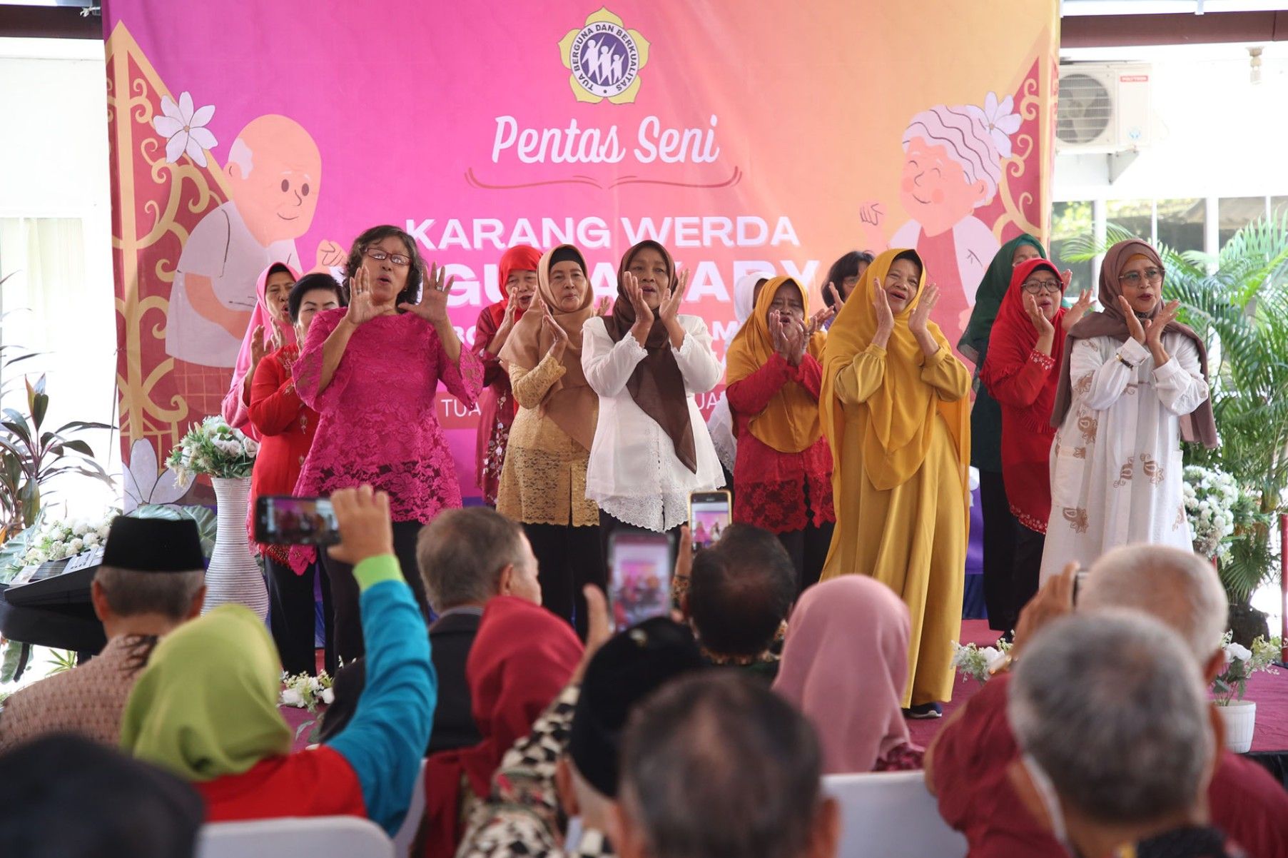 Tingkatkan Pemberdayaan Lansia, Pemkot Surabaya Tambah Anggaran Karang Werda