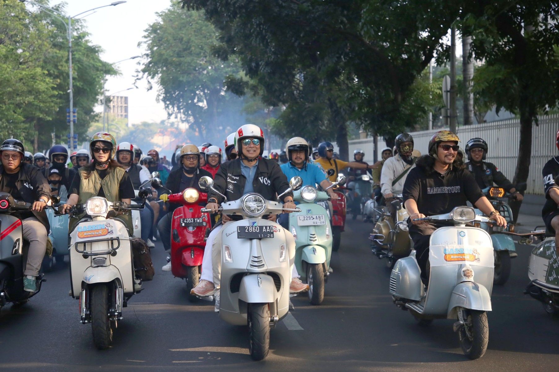 Sunmori Bersama Ribuan Pecinta Vespa, Wali Kota Eri Cahyadi Kenalkan Wisata Kota Lama