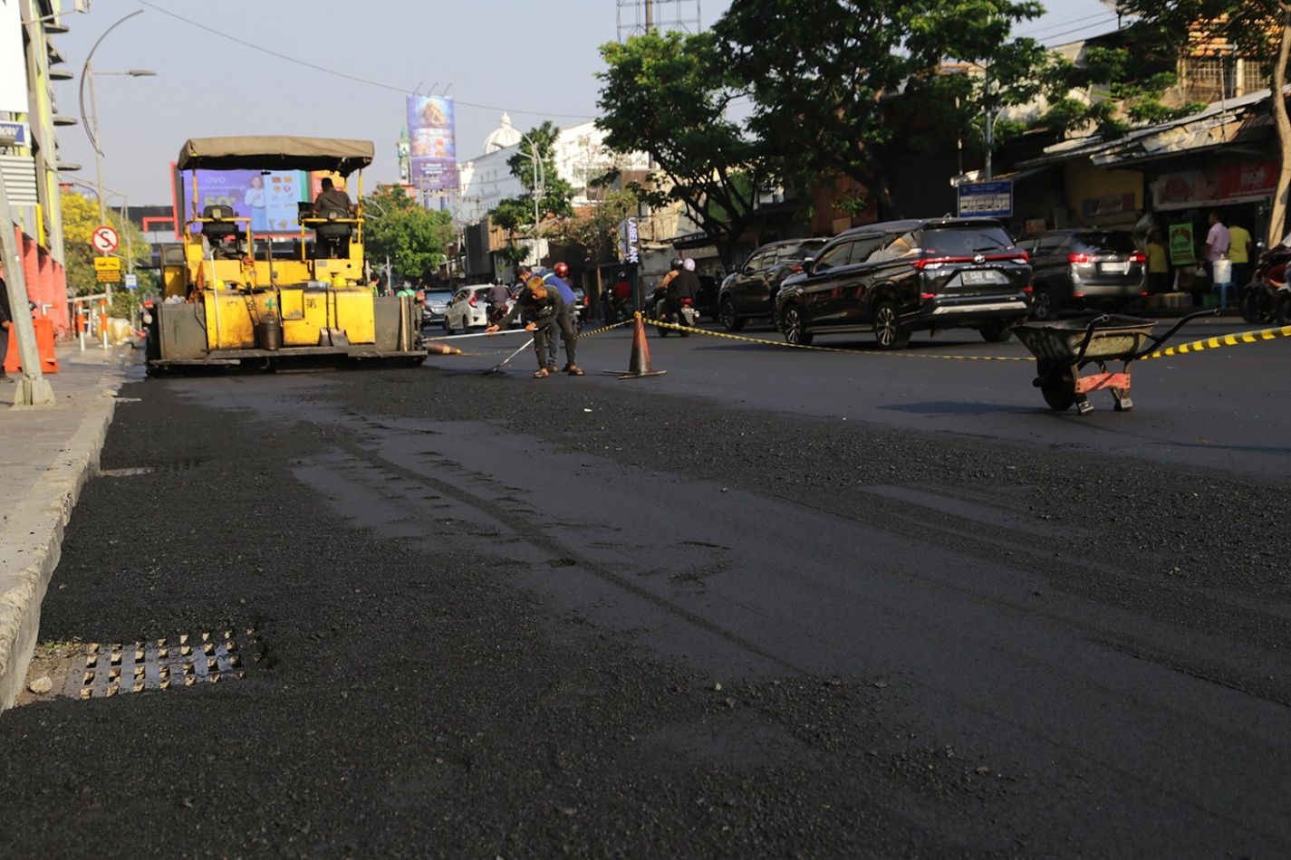 Pemkot Surabaya Beri Penjelasan Terkait Jalan Berdebu di Beberapa Proyek Pengaspalan