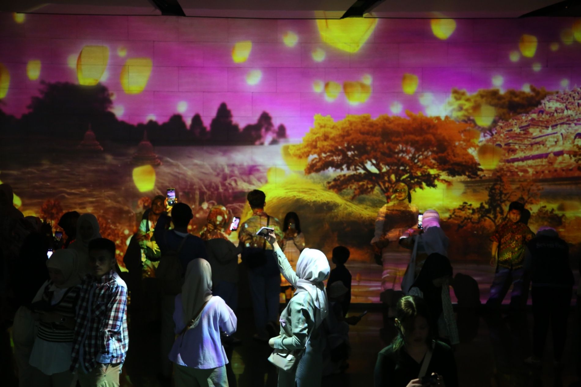 Pemkot Surabaya Bersama LZY Visual Gelar Pameran Video Mapping, Beri Ruang Seniman Berkembang