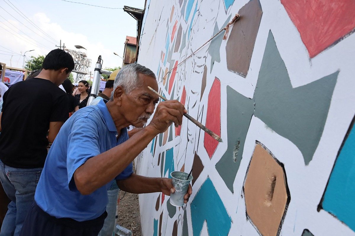 Pemkot Surabaya-WRI Indonesia Percantik Kalimas Timur dengan Mural