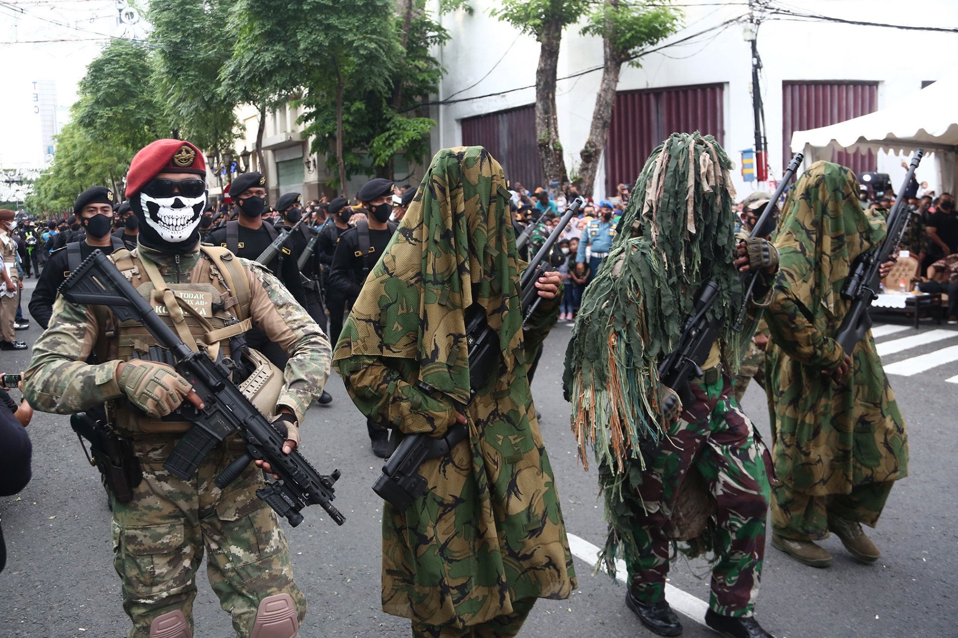 Meriahkan HUT ARMADA RI Ke 79, Pemkot Surabaya Bersama Koarmada Gelar Parade Kendaraan Alutsista
