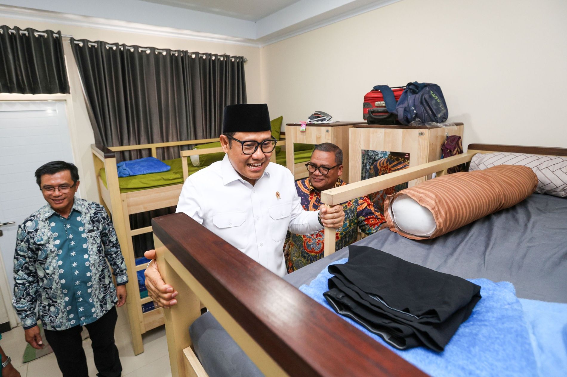 Menko PM Apresiasi Fasilitas Sekolah Rakyat Unesa dan Dorong Kampus Lain Lakukan Hal Serupa