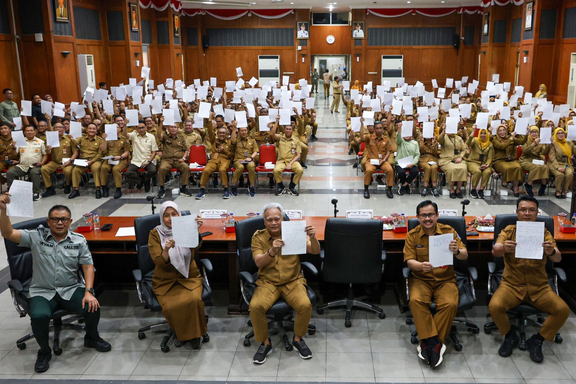 Pemkot Surabaya Komitmen Bersih dari Pungli, Wali Kota Eri Minta Pejabat hingga Staf Buat Pernyataan