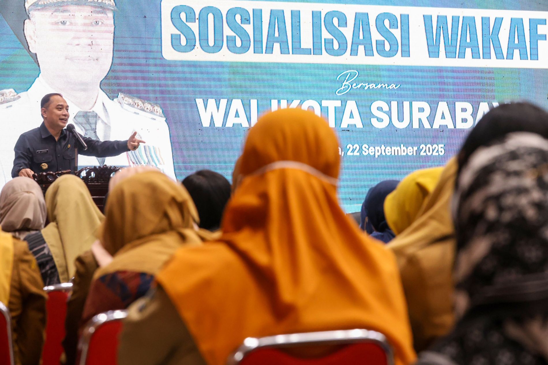 Surabaya Ditetapkan sebagai Kota Wakaf, Wali Kota Eri Cahyadi Dorong Camat-Lurah untuk Gerakkan Ekonomi