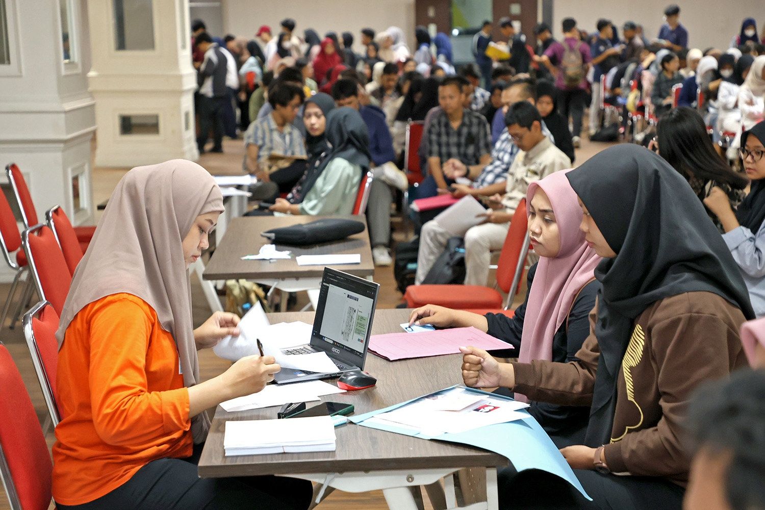 Lolos Beasiswa Pemuda Tangguh 2025: 2.766 Mahasiswa Daftar Ulang, Pemkot Surabaya Biayai Kuliah Hingga Lulus!