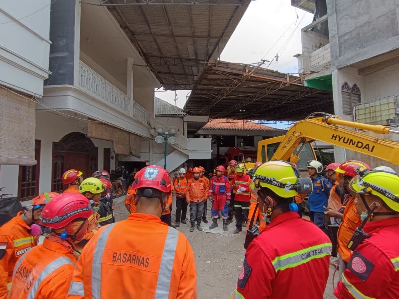 Respon Cepat Wali Kota Eri Cahyadi Kirim Tim Rescue ke Ponpes Al Khoziny Sidoarjo