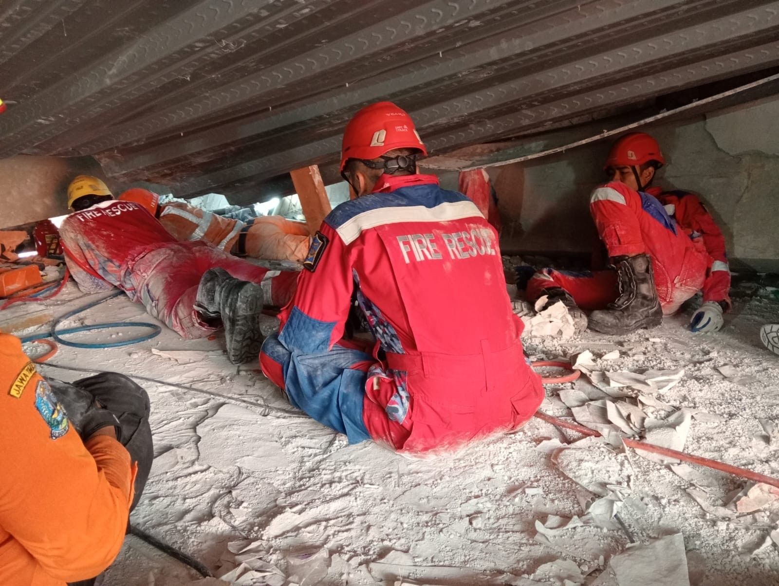 Perjuangan Tim Rescue Surabaya Selamatkan Santri Korban Reruntuhan Ponpes Al Khoziny