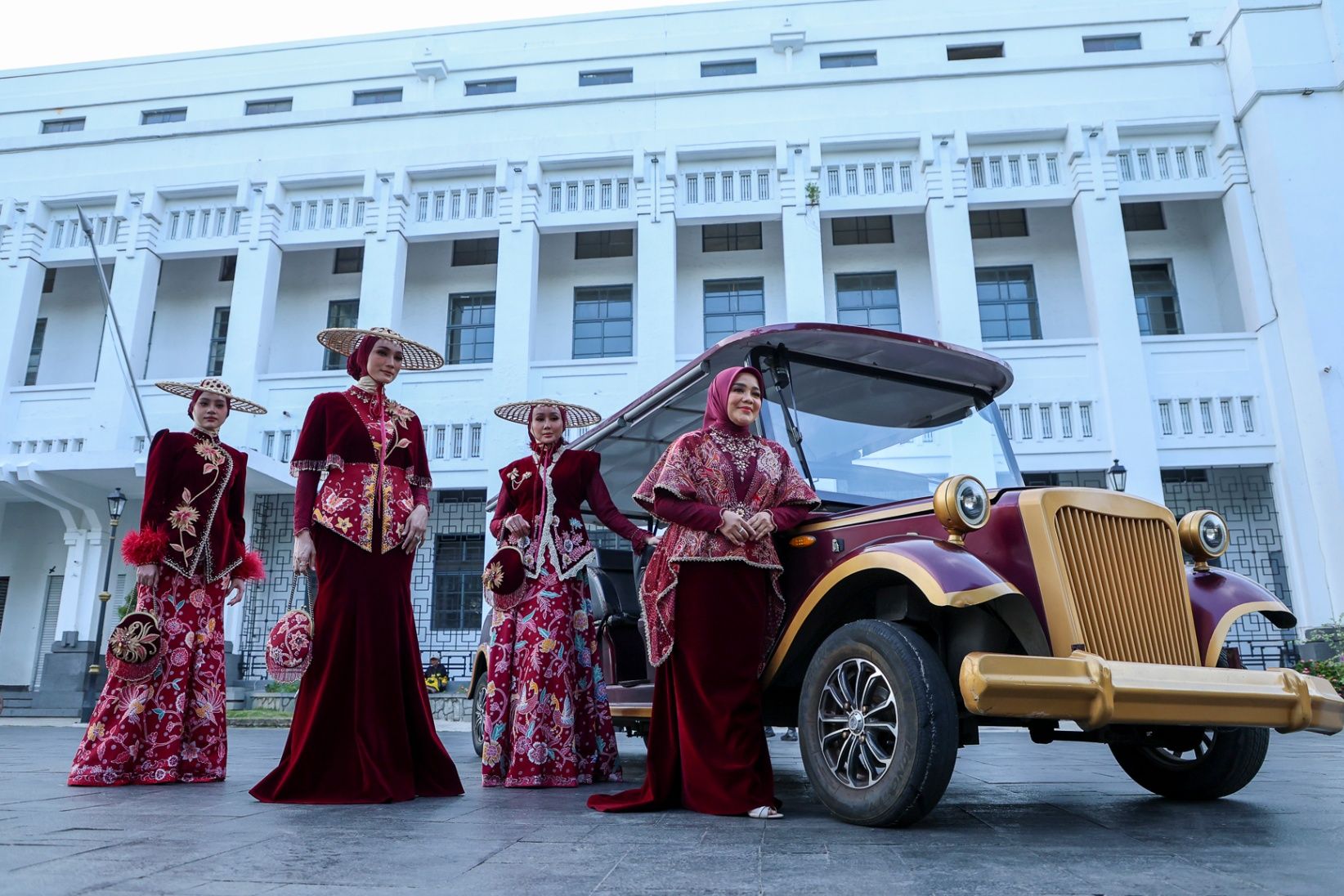 Dekranasda Bersama Gita Orlin, Angkat Batik Surabaya ke Panggung Modest Fashion Internasional