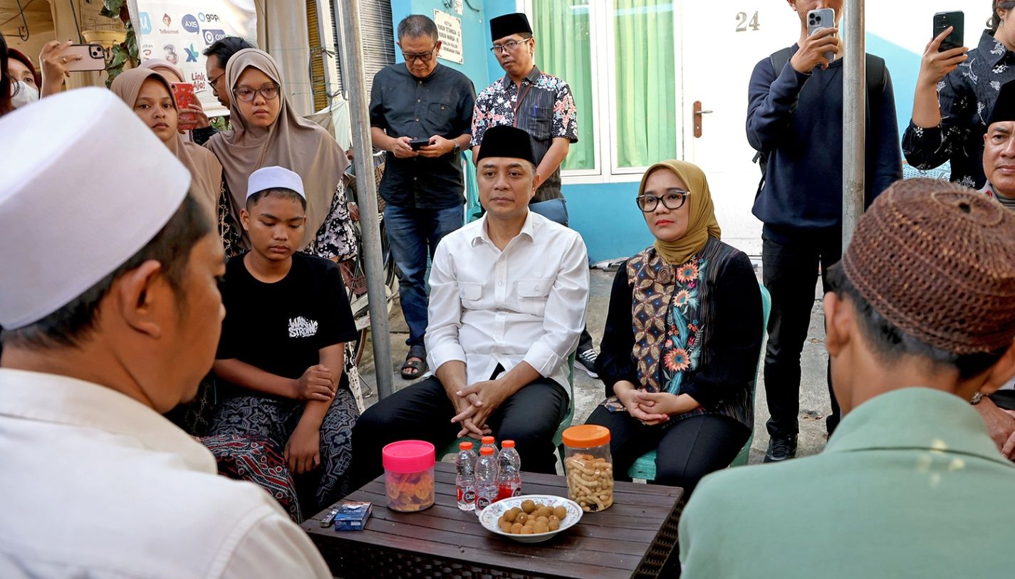 Takziah Korban Ponpes Al Khoziny, Wali Kota Eri Kuatkan Keluarga yang Ditinggalkan