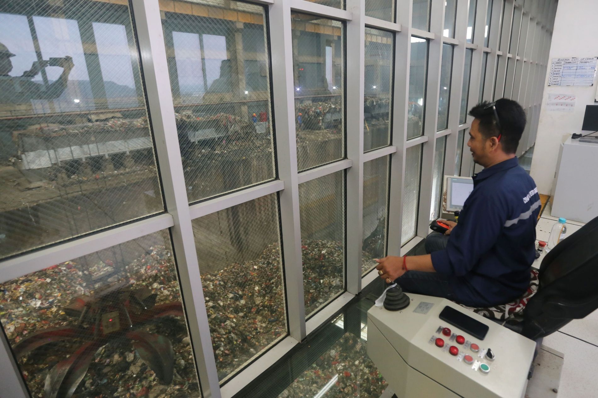 Cegah Pencemaran Mikroplastik, Pemkot Surabaya Larang Bakar Sampah hingga Kurangi Kantong Plastik