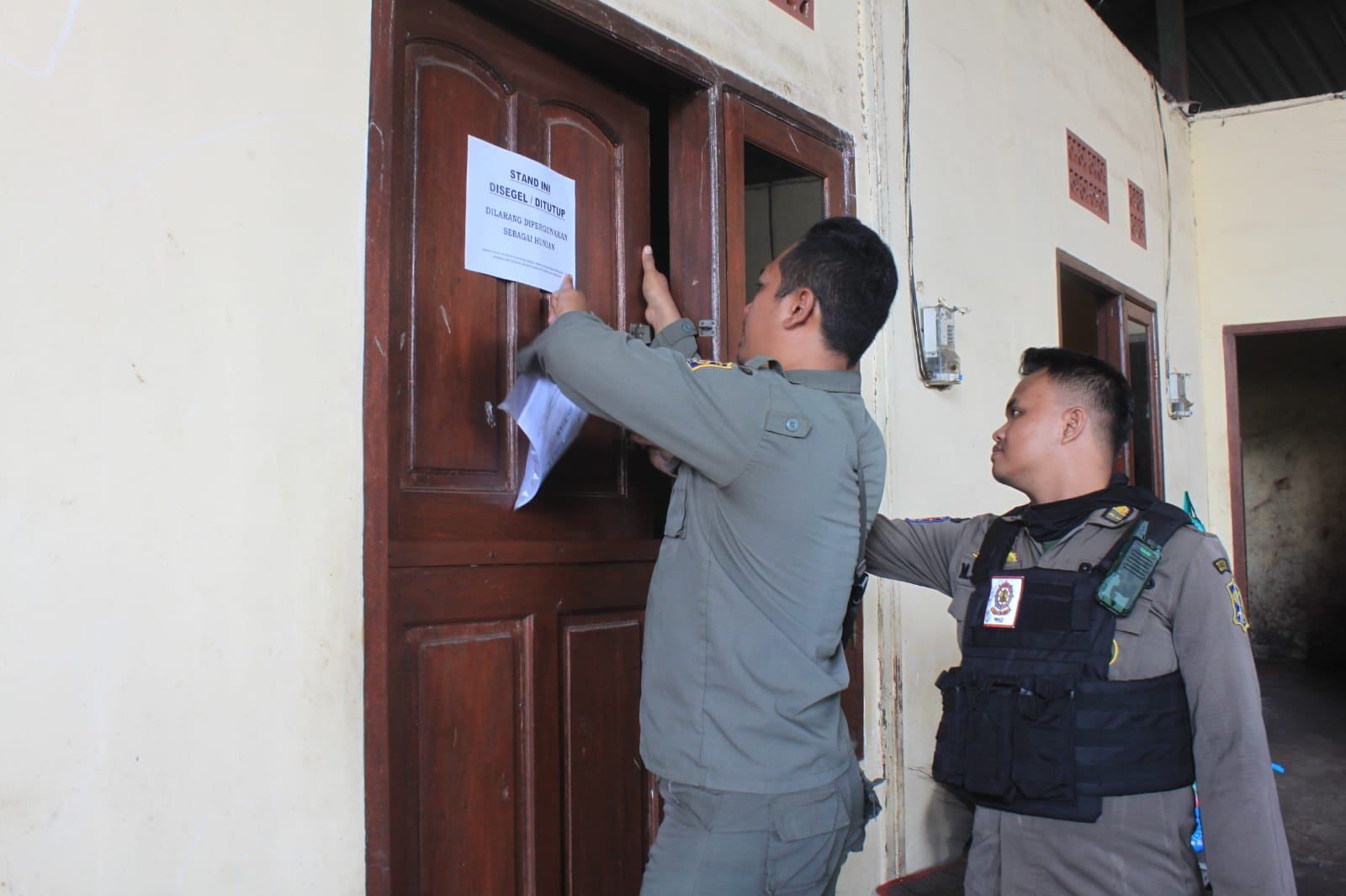 PD Pasar Surya Segel 53 Stan yang Berubah Jadi Hunian di Pasar Bendul Merisi