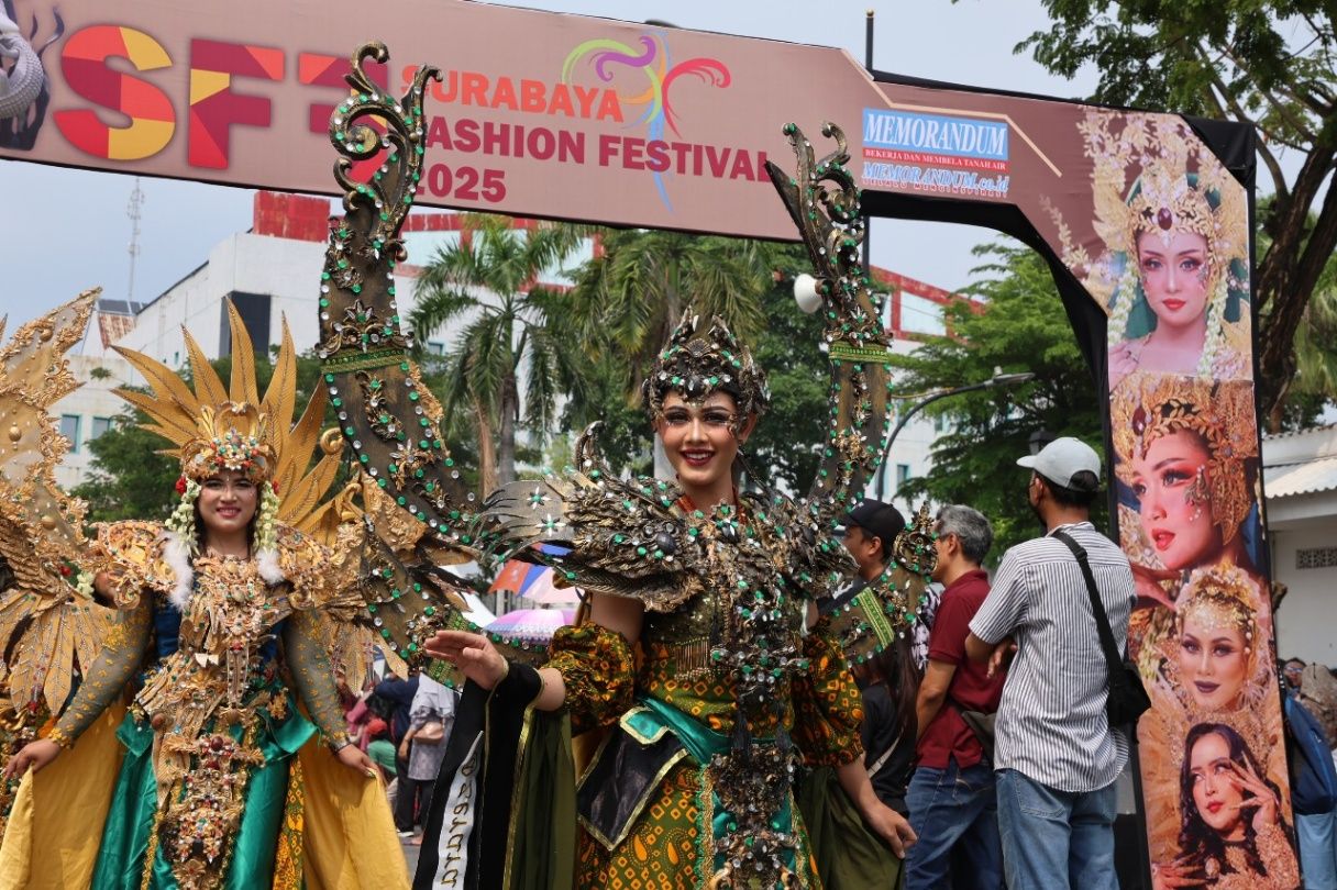 Dibuka Wali Kota Eri, Lebih dari 700 Peserta Ramaikan Parade SFF 2025 di Plaza Internatio