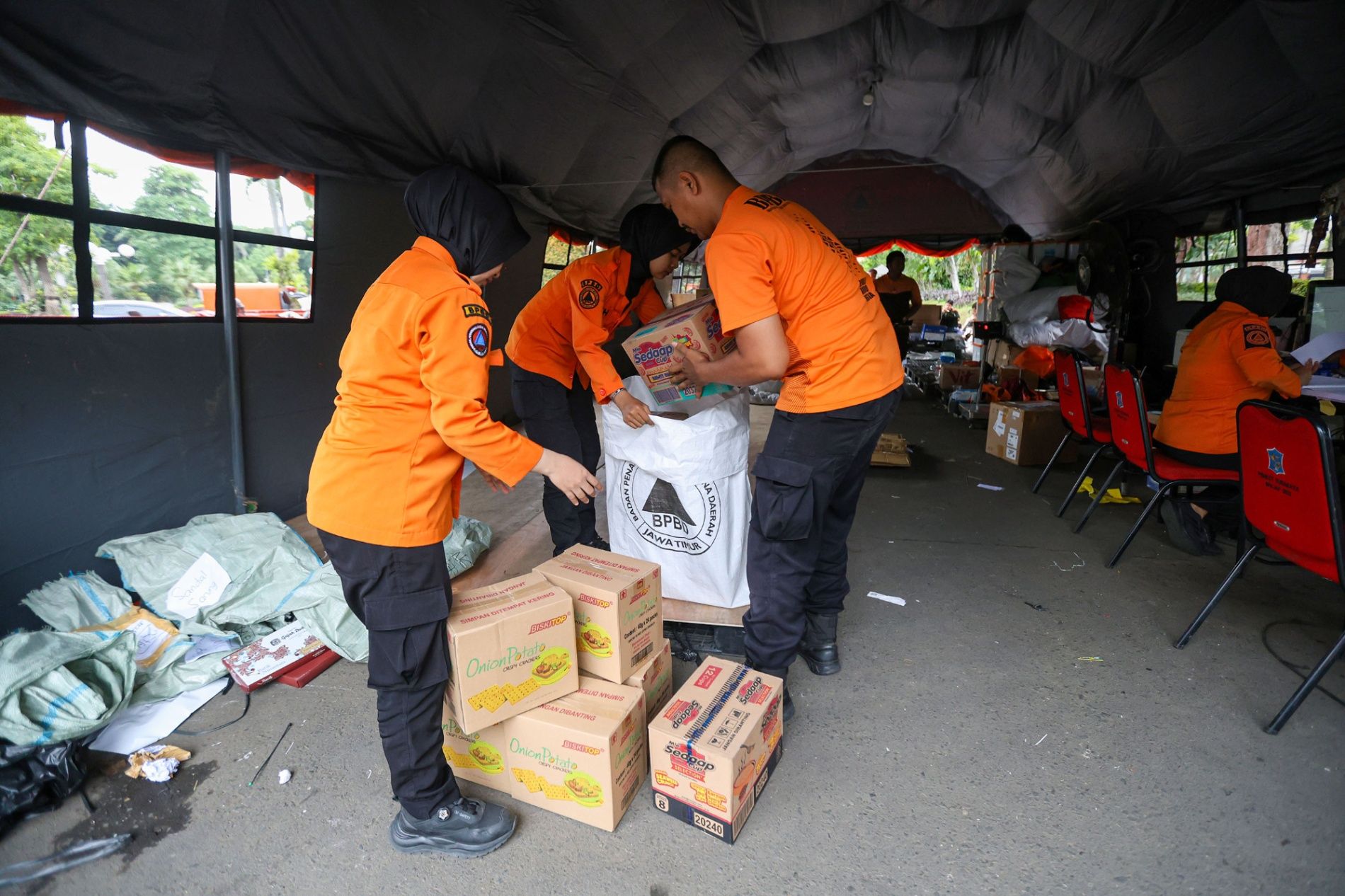 Tahap Kedua, Pemkot Surabaya Kirim Empat Truk Bantuan Kemanusiaan ke Sumatra