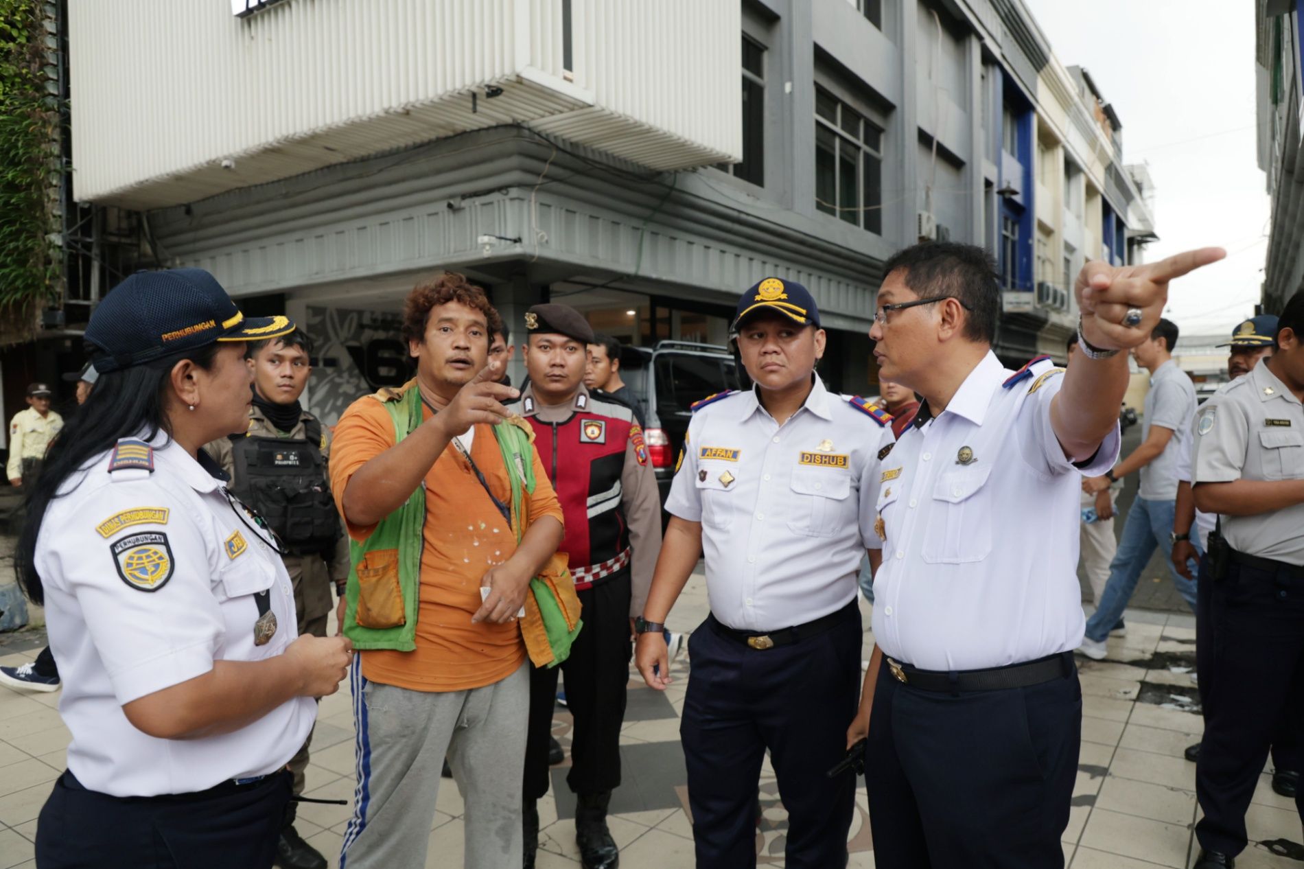Langgar Batas Wilayah, Dishub Surabaya Tindak Tegas Jukir Nakal di Basuki Rahmat