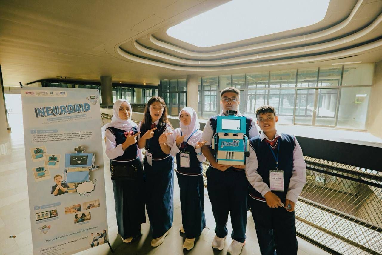 Lima Pelajar SMP Surabaya Ciptakan Robot Pendamping Anak Autis, Raih Gold  Medal di Ajang Olimpiade Proyek Sains Terapan Internasional