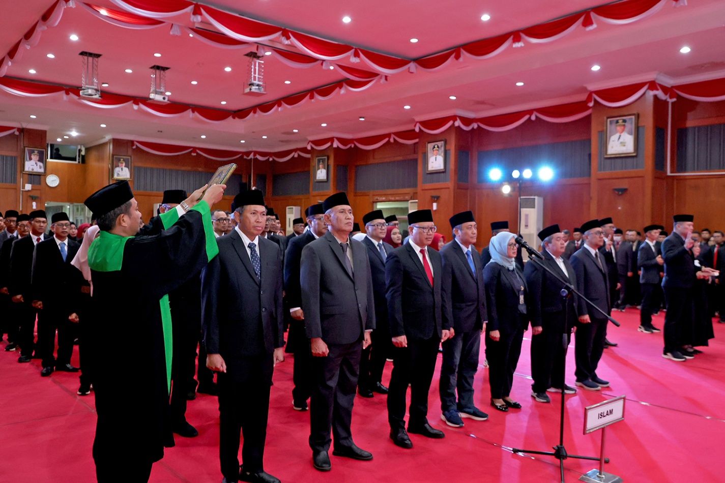 Pemkot Surabaya Lantik 69 Pejabat: Targetkan Reformasi Birokrasi Berbasis "Rapor Publik"