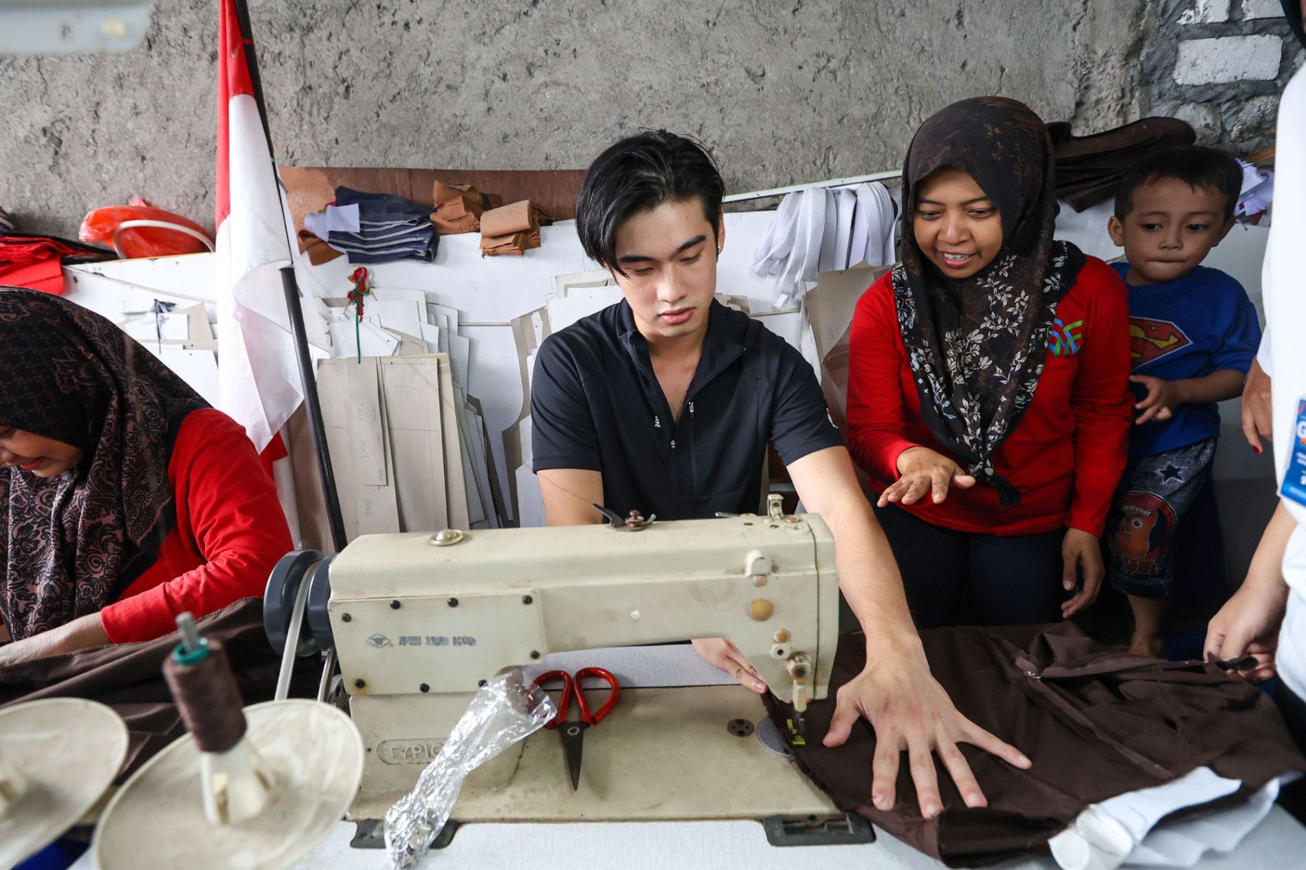 Perkuat UMKM Padat Karya, Pemkot Surabaya Gandeng UK Petra dan SUTD Singapura Digitalisasi Koperasi Sumber Mulia Barokah