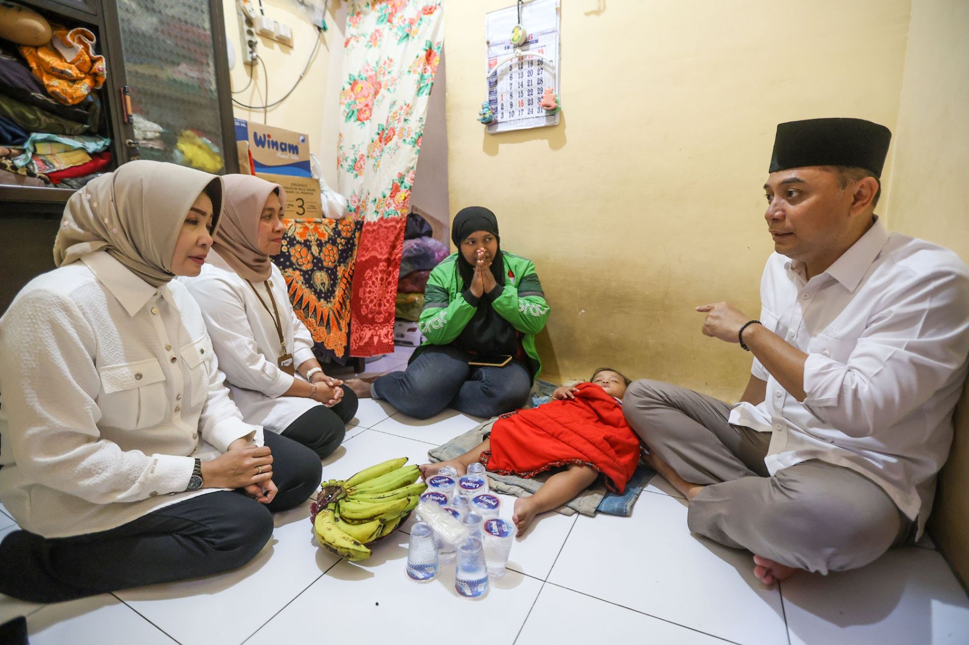Ubah Nasib Pasutri Ojol, Wali Kota Eri Cahyadi Tawarkan Pekerjaan di Padat Karya