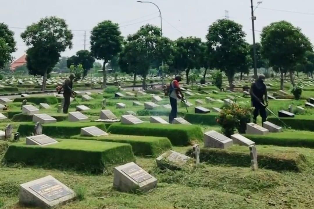 DLH Surabaya Tegaskan Parkir di Area Makam Gratis, Warga Diminta Tolak Pungli