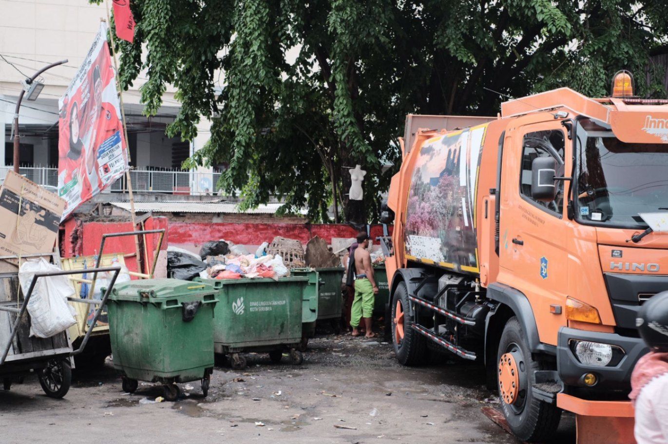 Wali Kota Eri Cahyadi Ajak Warga Jaga TPS dari Oknum Luar Surabaya