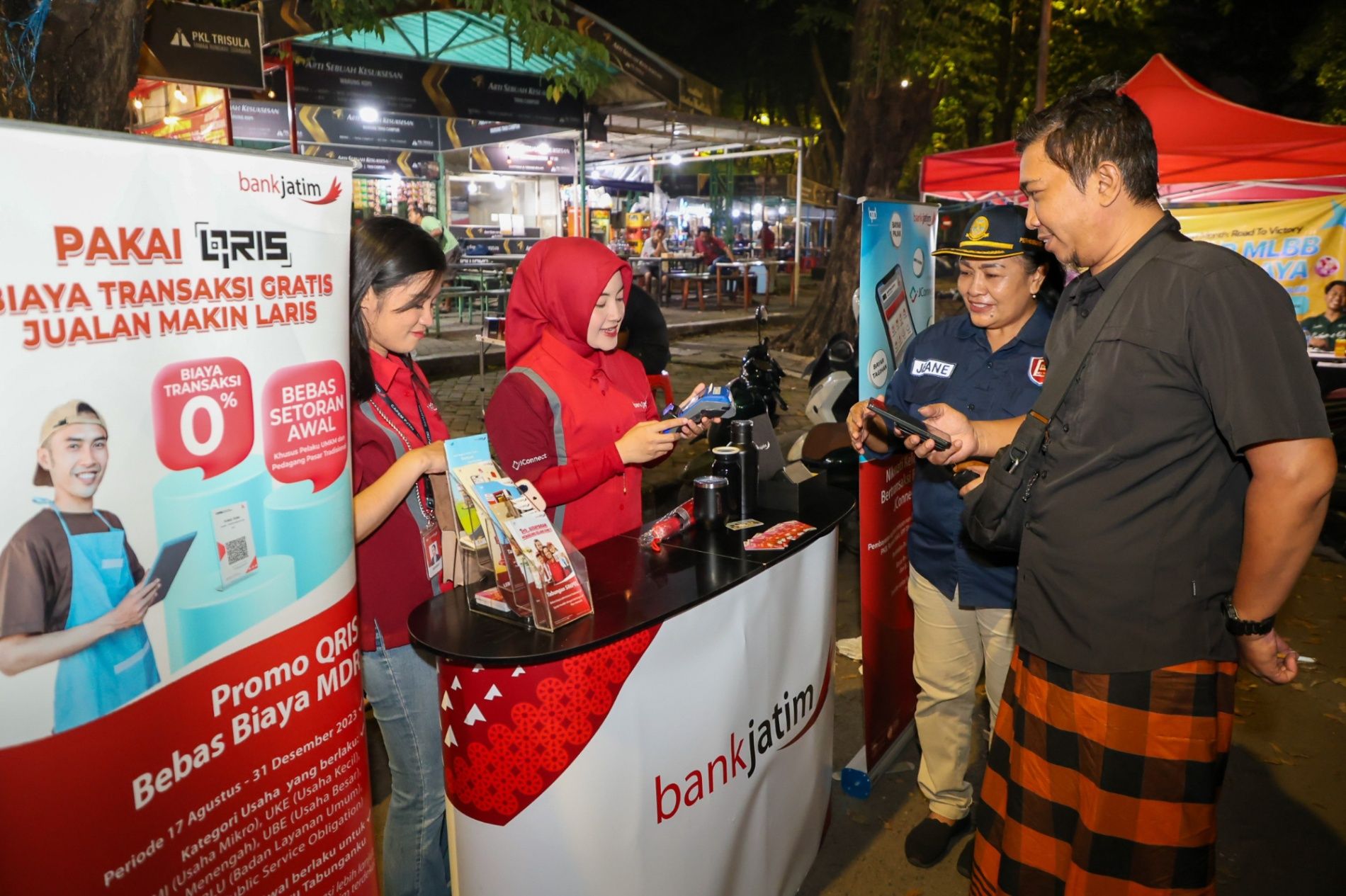 Gencarkan Parkir Non-Tunai, Dishub Surabaya Buka Layanan Kartu Uang Elektronik di Taman Bungkul-Apsari