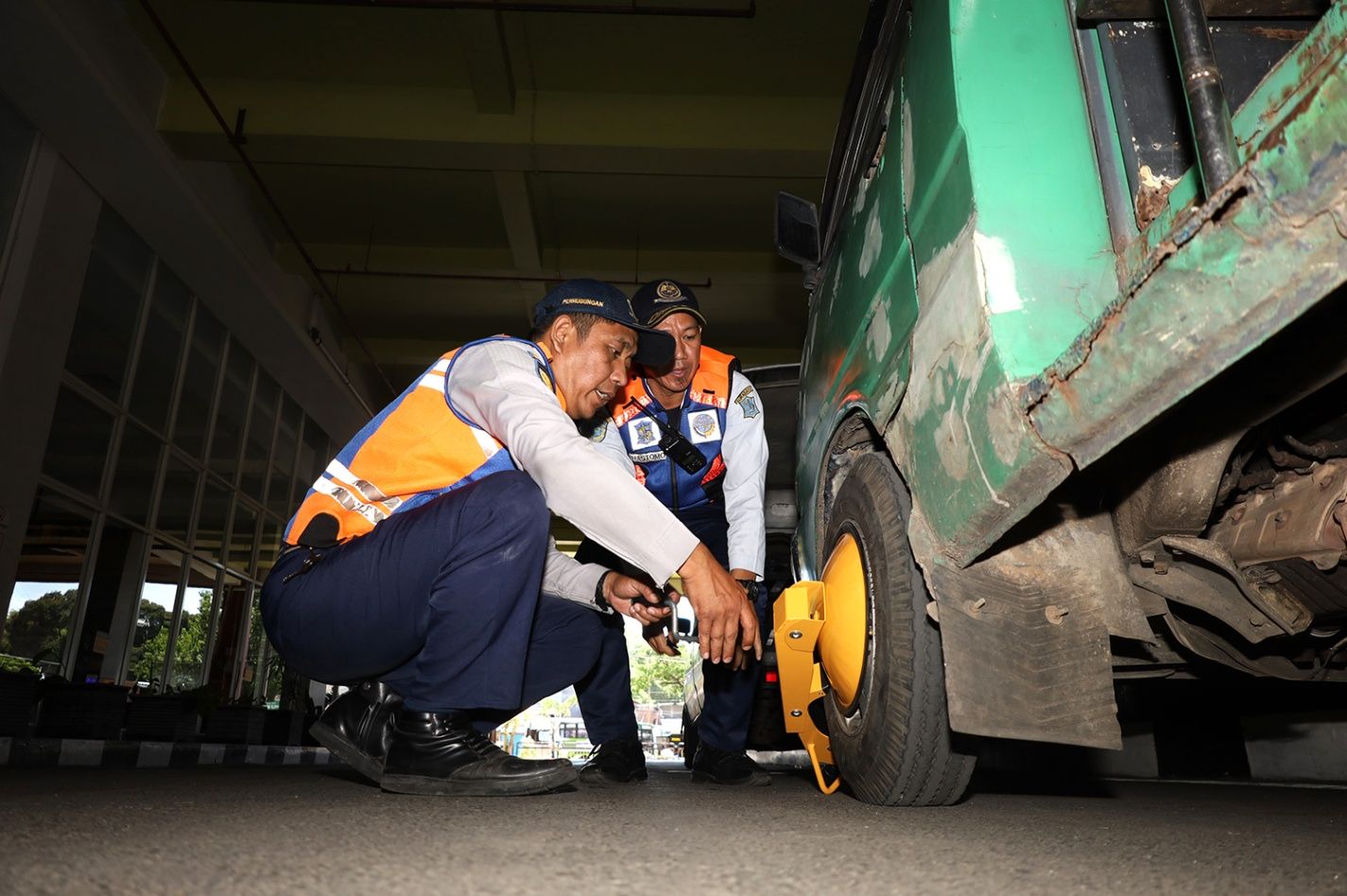 Razia Lyn Surabaya, 11 Unit Digembok di Joyoboyo
