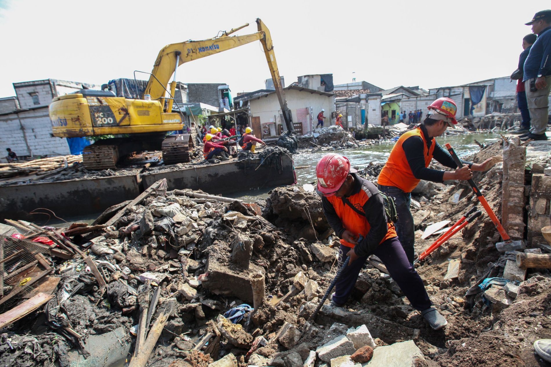 Koneksi Saluran dan Rumah Pompa Jadi Kunci Wali Kota Eri Cahyadi Tekan Banjir Surabaya