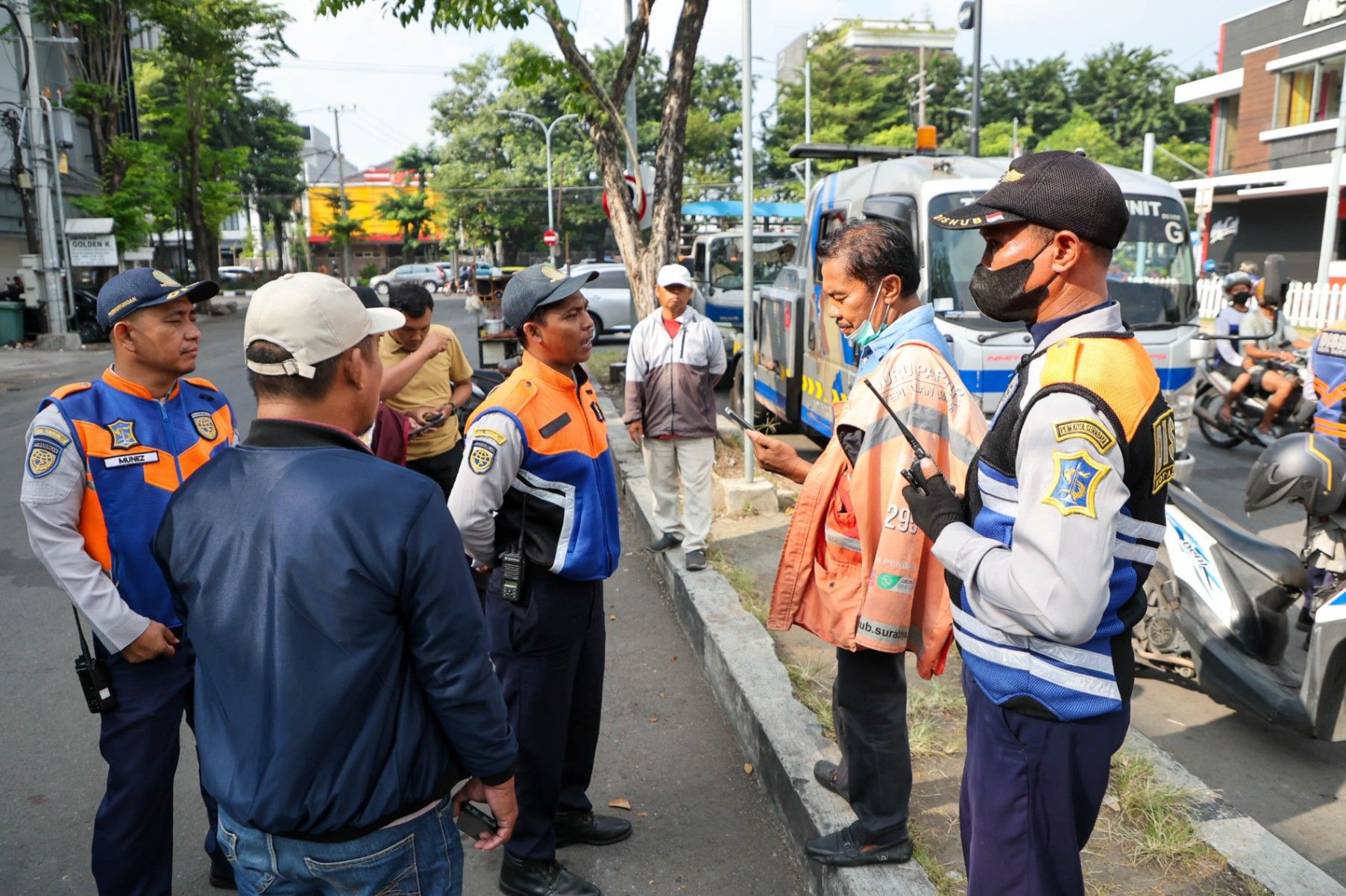 Operasi Gabungan Pemkot Surabaya dan TNI-Polri Sasar Jukir Belum Aktivasi Rekening di Manyar