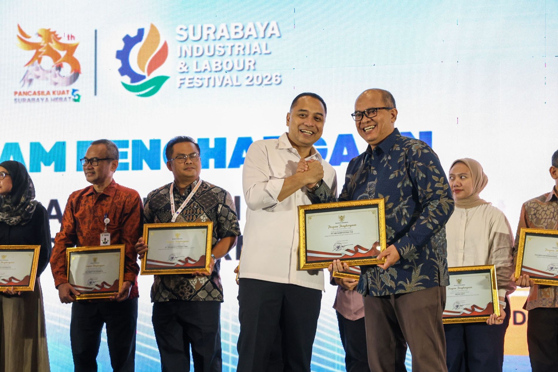 Wali Kota Eri Puji Pengusaha Surabaya, Serap 1.200 Tenaga Kerja Lokal Melalui Job Fair