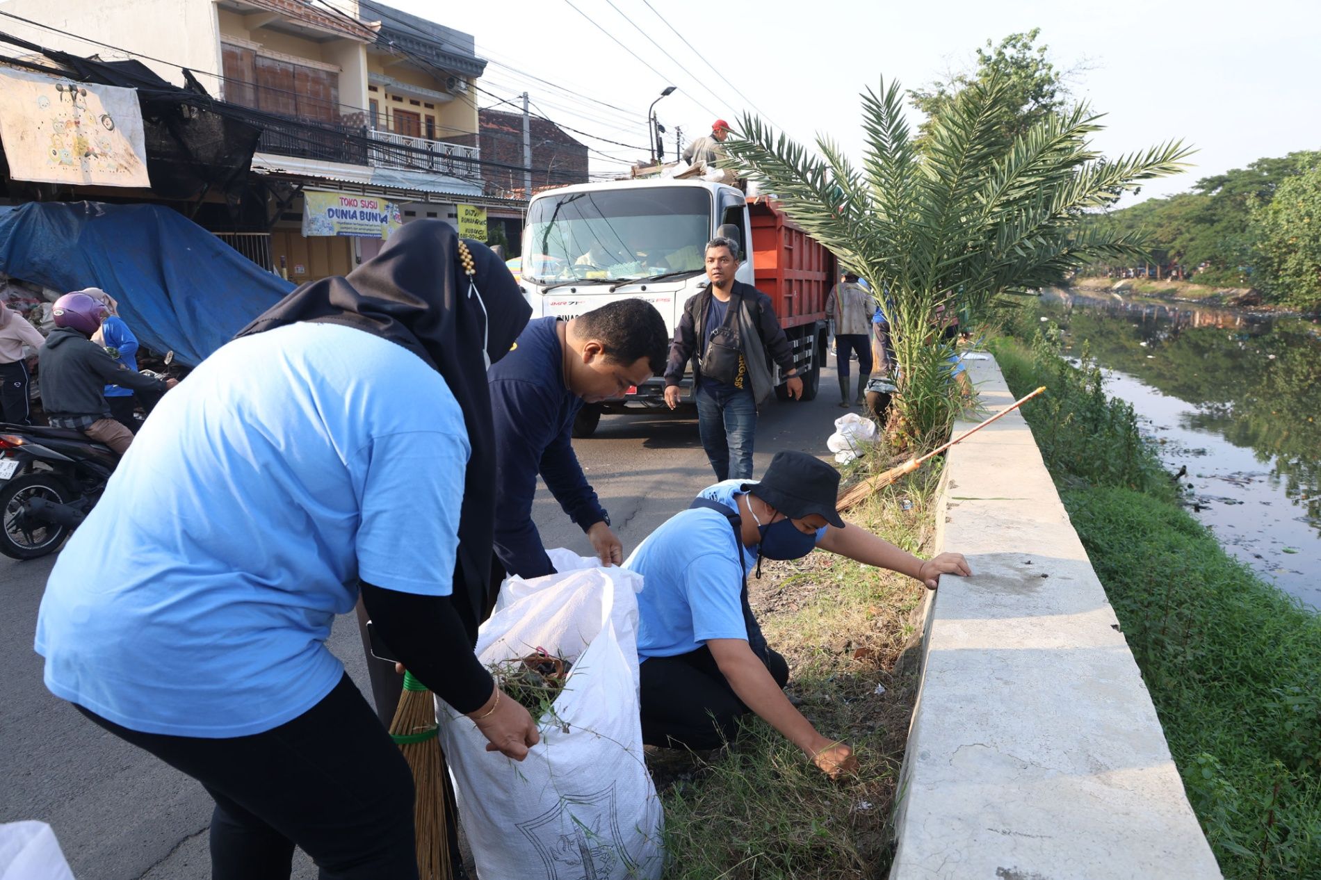WFH Jumat Dimulai, ASN Surabaya Konsisten Lakukan Kerja Bakti Indonesia ASRI