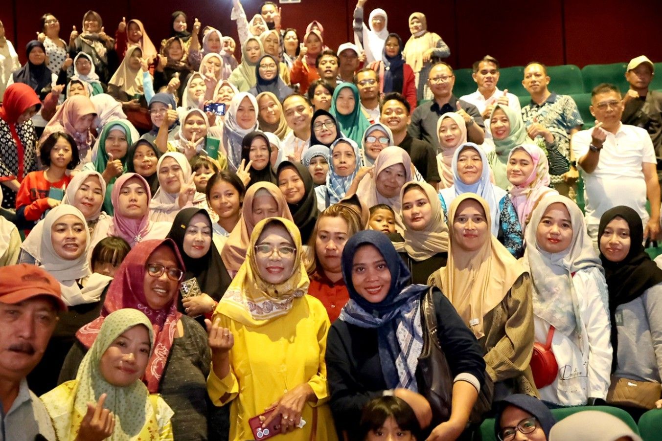 Nobar Film “Na Willa”, Wali Kota Eri Sebut Potret Nyata Kehidupan Warga Surabaya