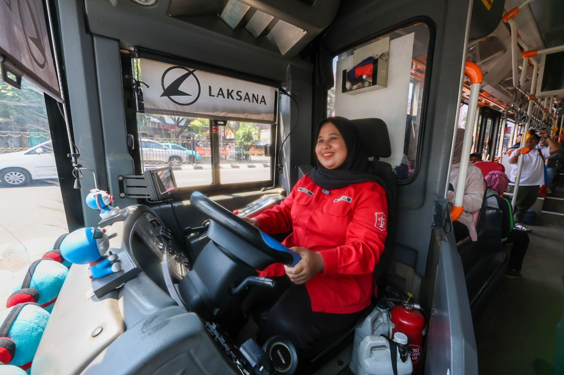 Kisah Eka, Sopir Perempuan Satu-satunya Suroboyo Bus di Balik Semangat Kartini