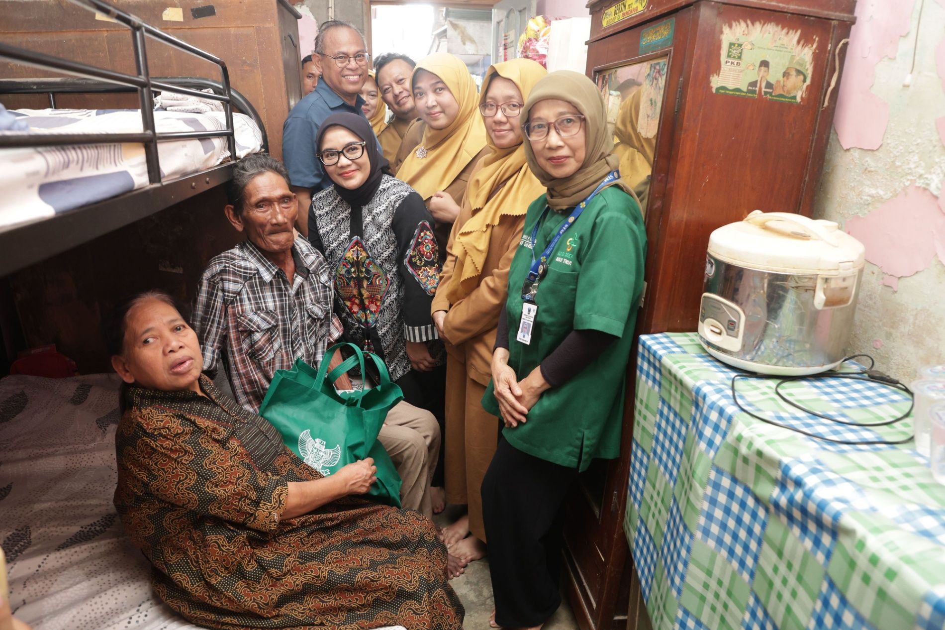 Peringati Hari Kartini, Pemkot Surabaya Gelar Baksos Nakes Menyapa Warga: Dekatkan Layanan Kesehatan ke Pintu Rumah