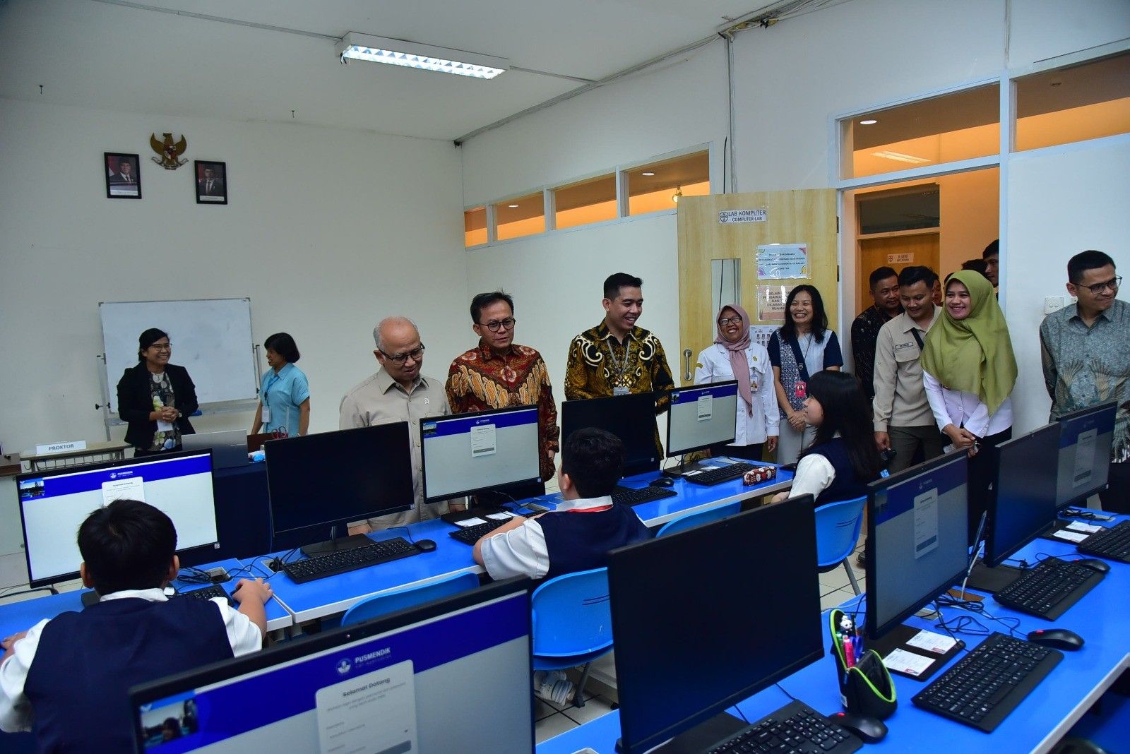 Wamendikdasmen Tinjau TKA Jenjang SD di Surabaya, Pemkot Pastikan Pelaksanaan Berjalan Optimal