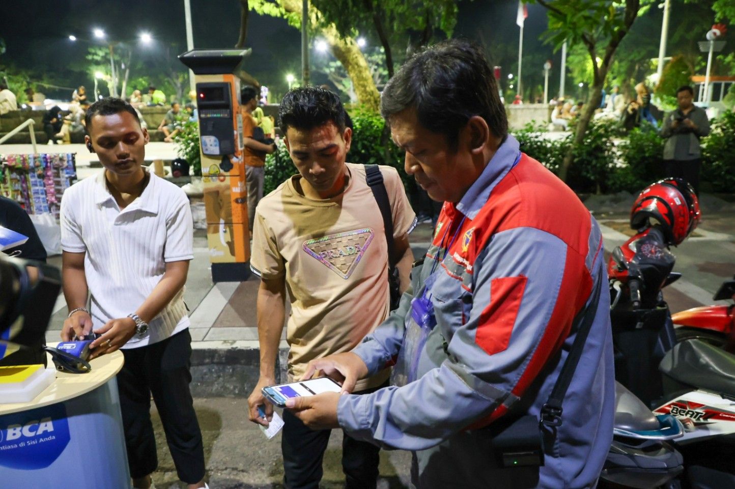 Surabaya Tancap Gas Digitalisasi Parkir, 711 Petugas Parkir Sudah Terintegrasi Sistem Non-Tunai