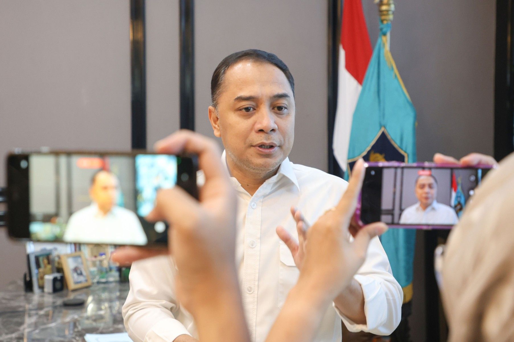 Wali Kota Eri Buka Layanan Hotline, Awasi Langsung Aduan Warga Surabaya