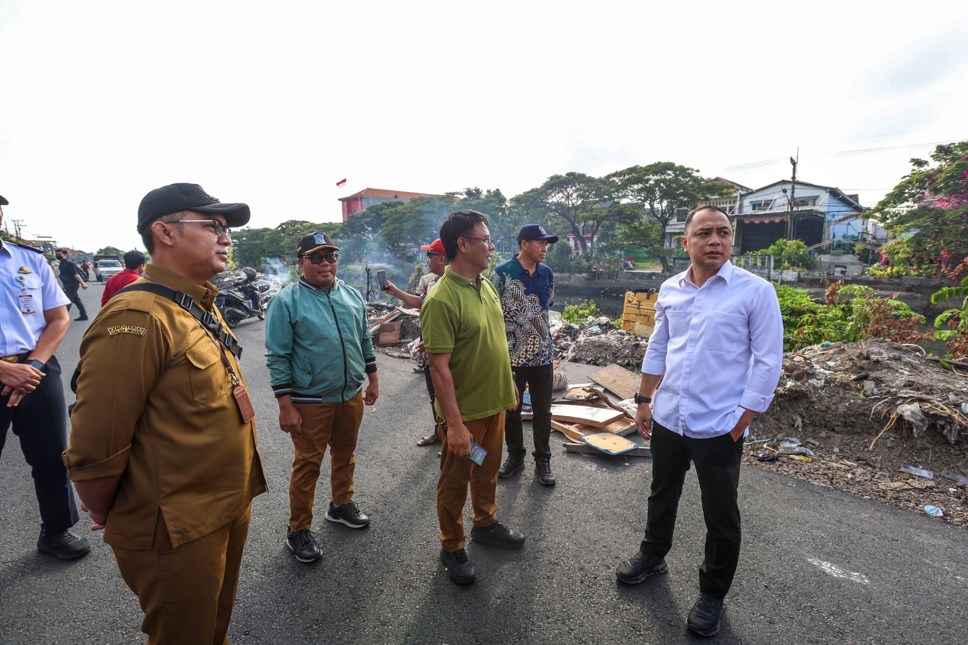 Usai Pengaspalan, Pemkot Surabaya Tata Fasilitas Pendukung di Jalan Kali Tebu