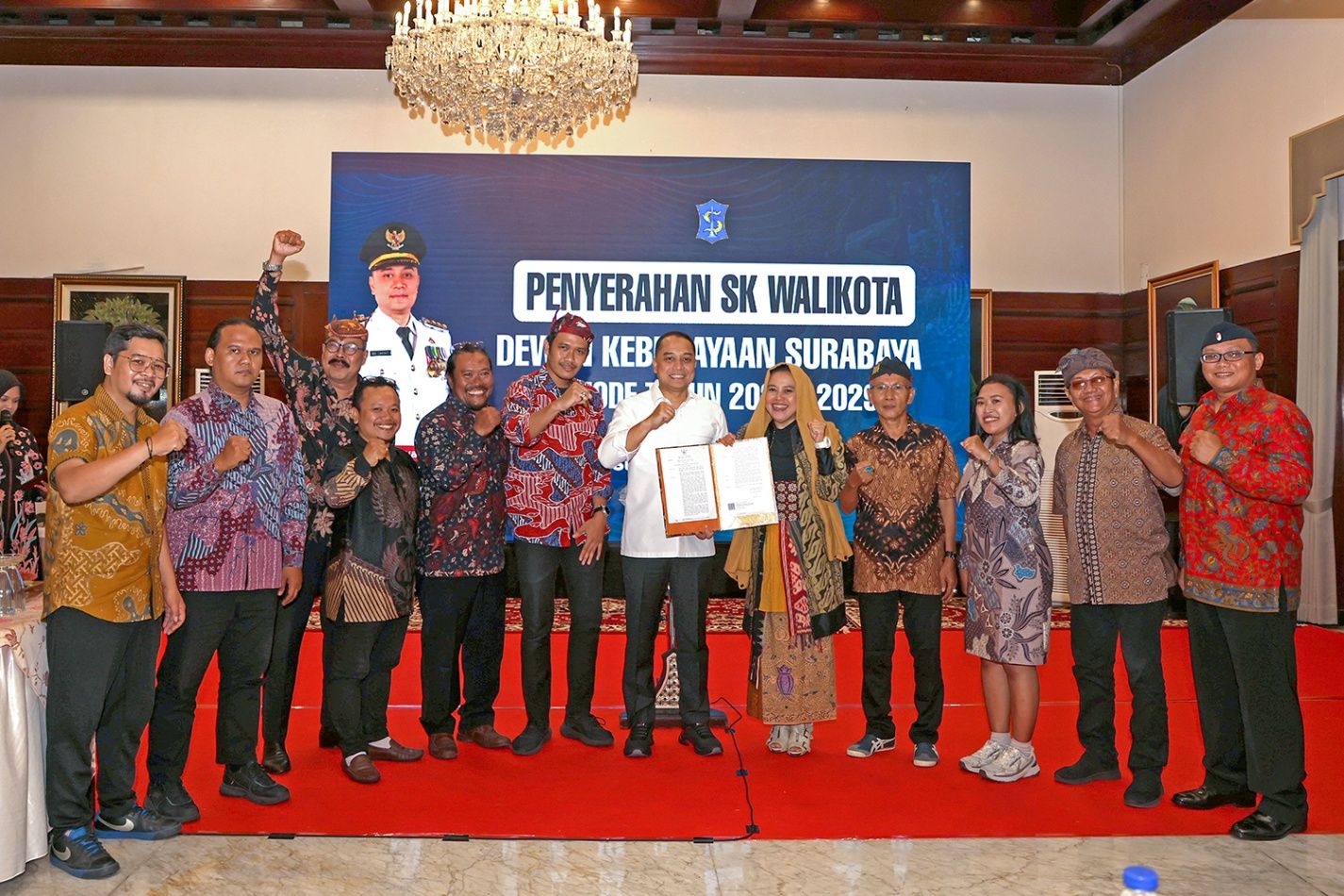 Hidupkan Karakter Kota, Wali Kota Eri Cahyadi Resmi Serahkan SK Dewan Kebudayaan Surabaya 2026-2029