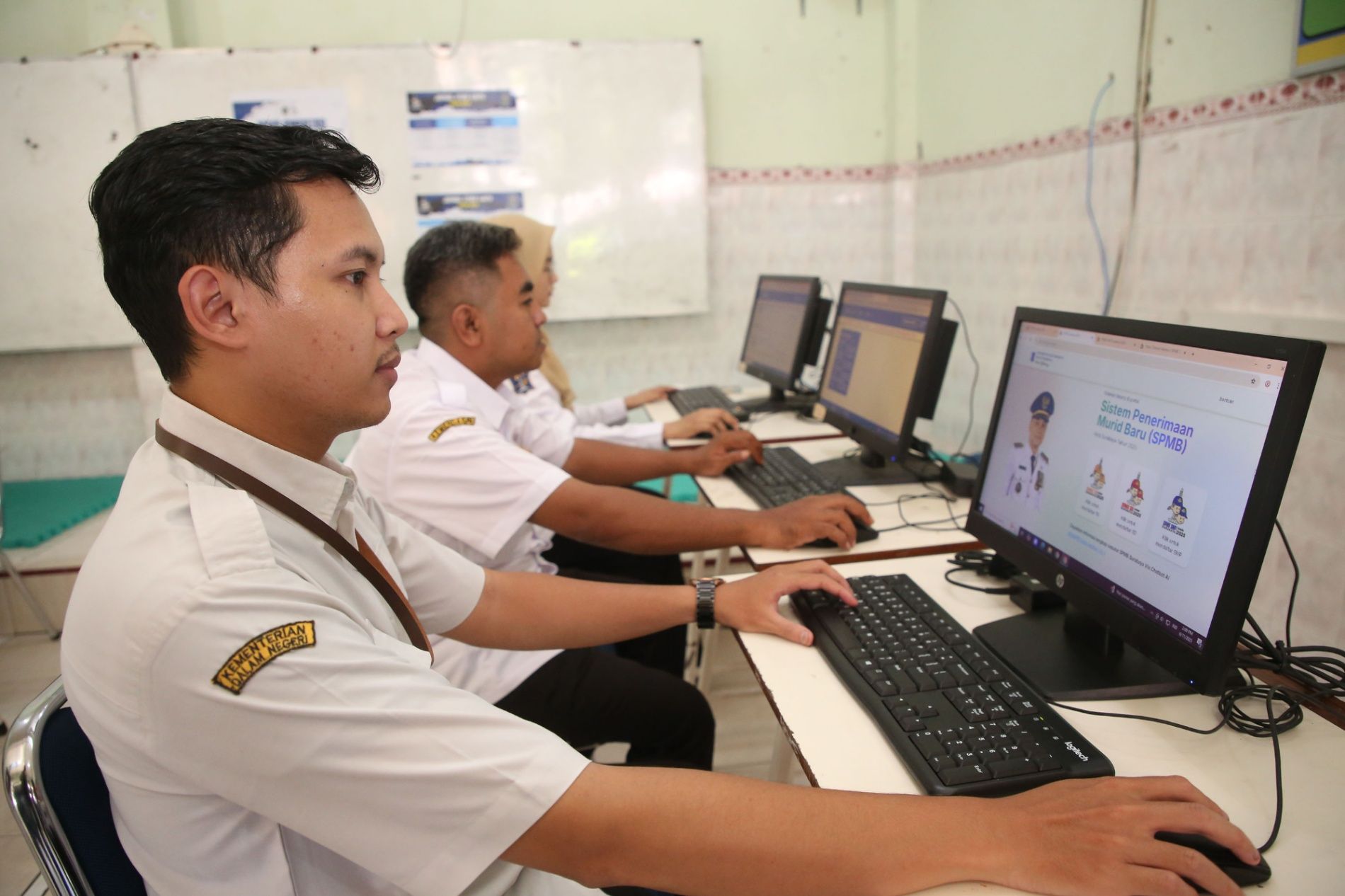 Mudahkan Masyarakat, Pemkot Segera Buka Posko SPMB di Sekolah SD-SMP Negeri se-Surabaya