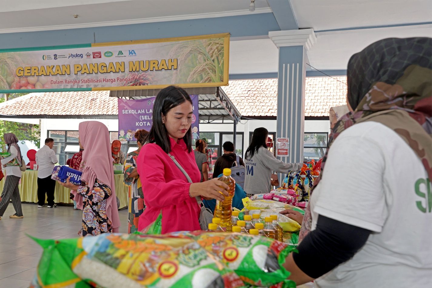 Pemkot Surabaya Gelar GPM di Lidah Wetan, Sediakan Beras-Minyak di Bawah Harga Pasar