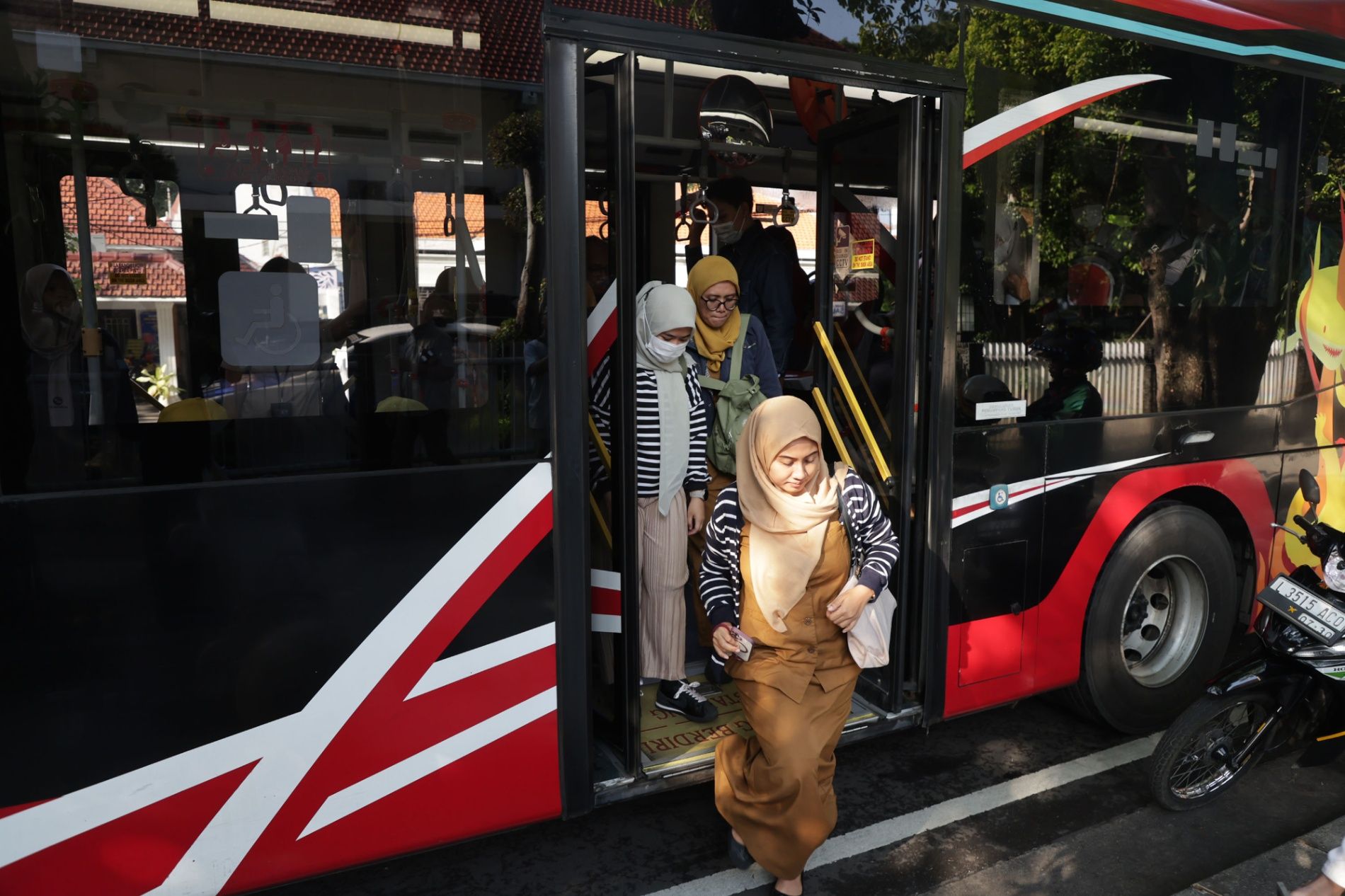 Perbaiki Layanan Transportasi Publik, Dishub Evaluasi Kinerja Sopir Suroboyo Bus dan Wira-Wiri