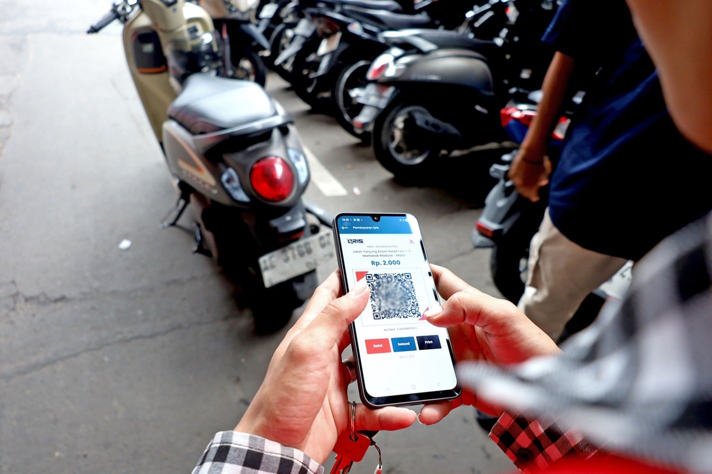 Dishub Surabaya Hentikan Peredaran Karcis Parkir, Transaksi Beralih ke Digital dan Voucher