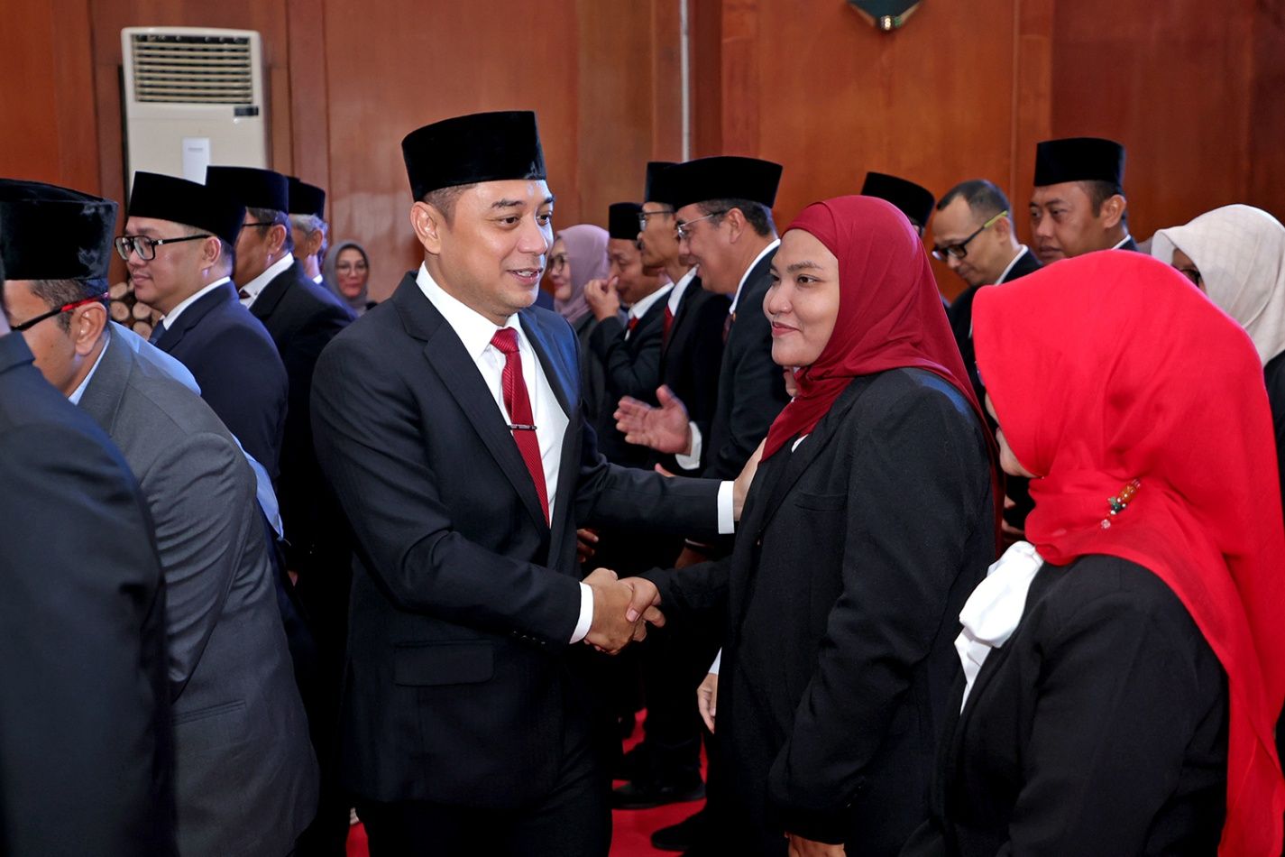 Jelang Mutasi Lanjutan, Wali Kota Eri Minta Pejabat Perempuan Pemkot Kantongi Restu Suami