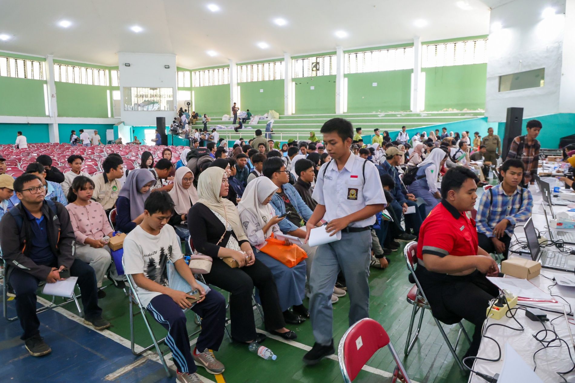 Pemkot Surabaya Beri Bantuan Pendidikan bagi 7.380 Siswa SMA/SMK Sederajat 