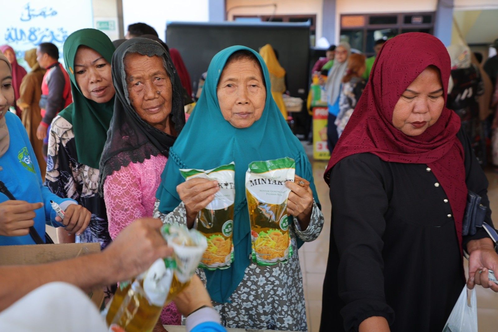 Disambut Antusias, Warga Kedung Cowek Serbu GPM Pemkot Surabaya