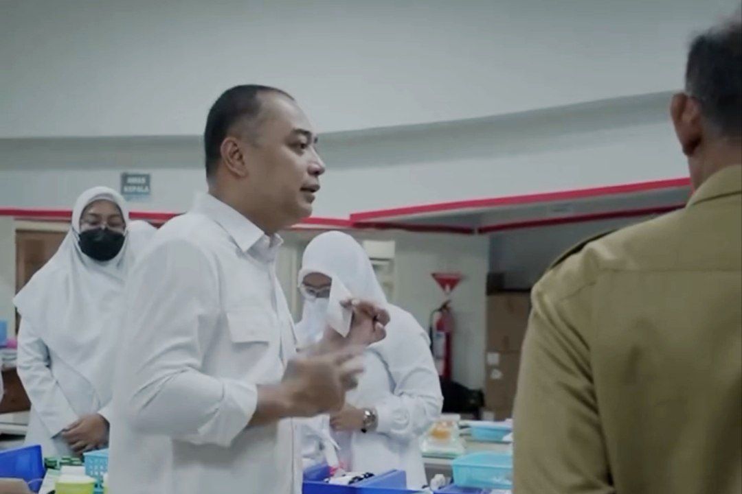 Wali Kota Eri Benahi Sistem Antrean dan Layanan Farmasi di RSUD Soewandhie Surabaya