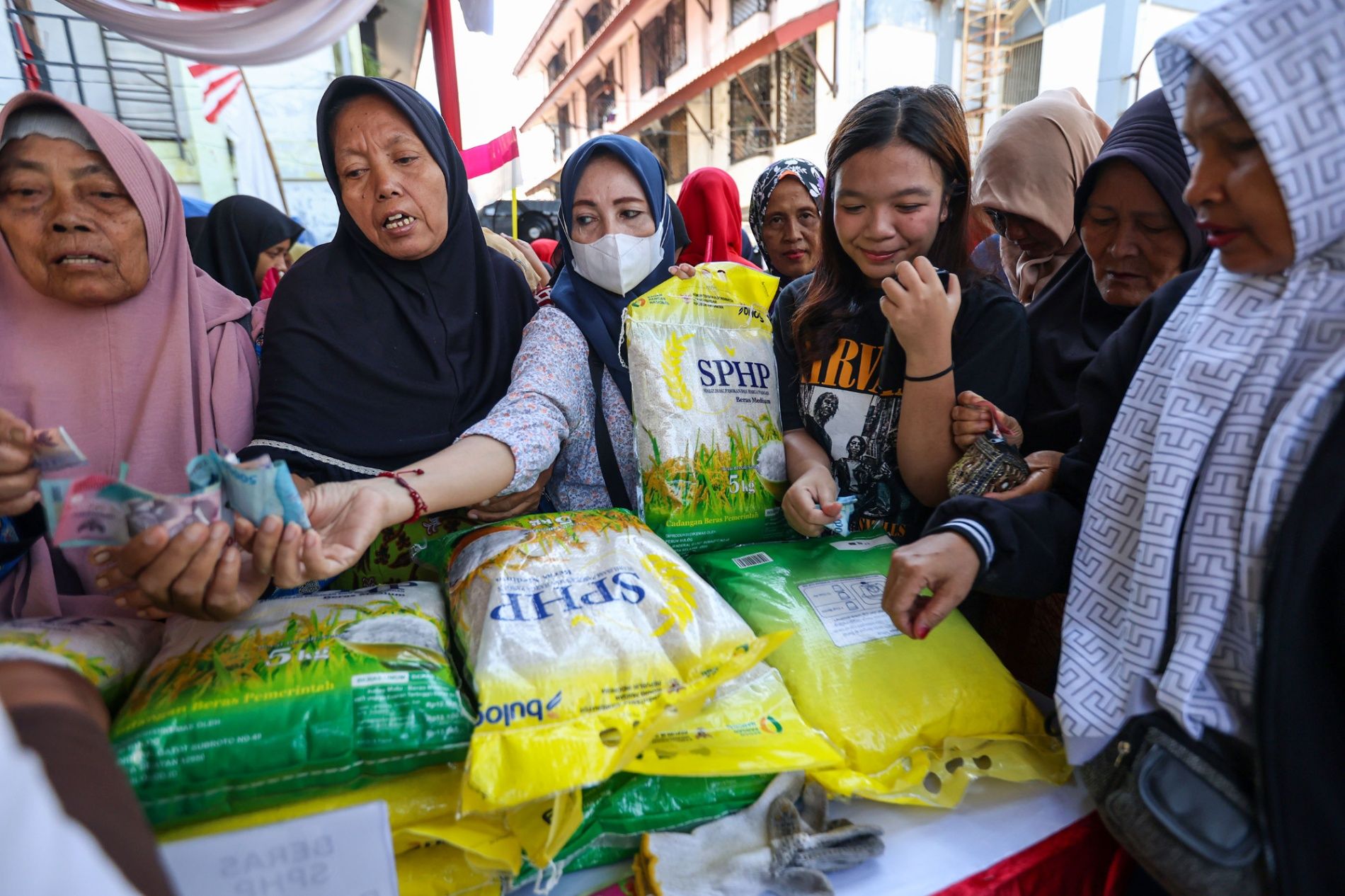 Pasar Murah dan GPM Serentak di 31 Kecamatan Surabaya, Beras hingga Minyak Dijual Harga Terjangkau