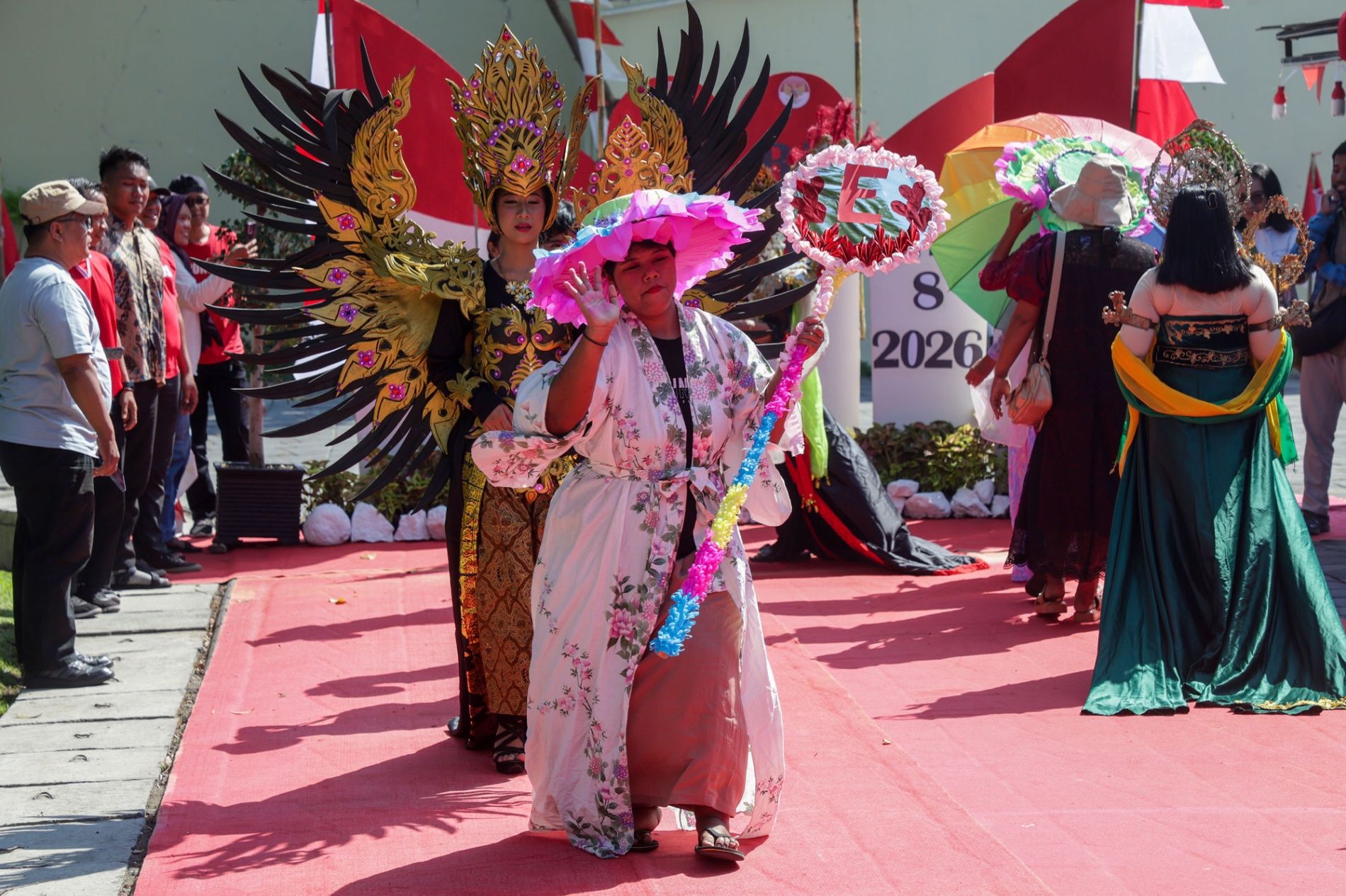 Makin Semarak, Ratusan Penghuni Liponsos Keputih Adu Kreativitas Lewat Fashion Show hingga Karaoke di HUT ke-81 RI